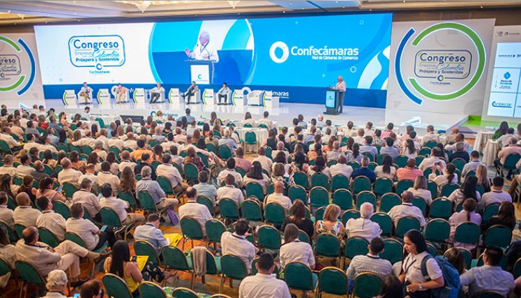 El presidente de Confecámaras, Julián Domínguez Rivera, presentó los resultados más importantes de dos estudios: ‘Dinámicas de la Movilidad y el Crecimiento Empresarial’ y ‘Fortaleza del tejido empresarial colombiano, recuperación post pandemia’. / Foto: Cortesía