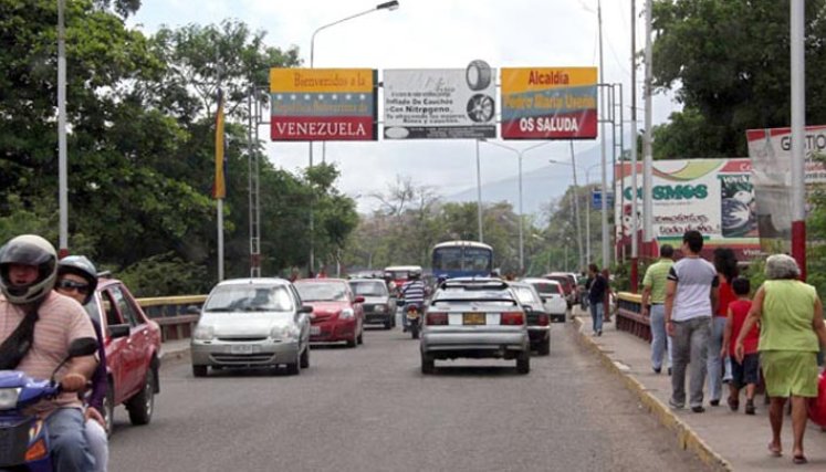 El paso fronterizo dinamizó por años la economía de ambos países.