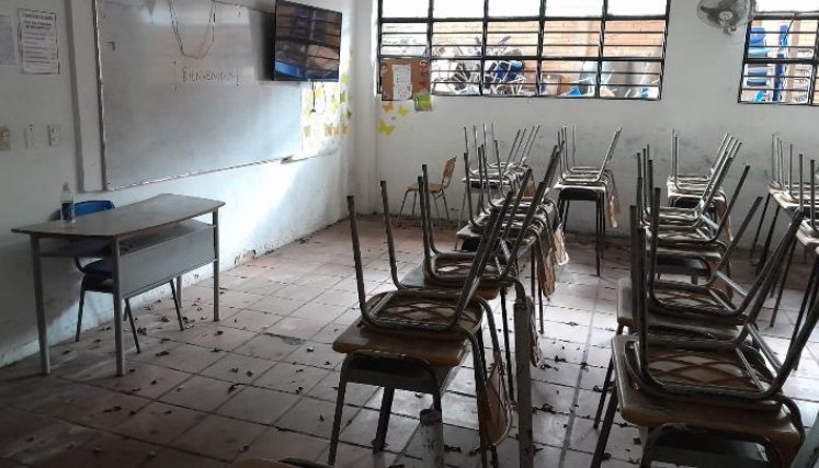 Debido a la falta de personal de aseo, varios salones no estaban en condiciones de ser usados. 