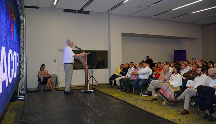 El ministro de Comercio, Industria y Turismo, Germán Umaña, explicó en Cúcuta la política de reindustrialización. / Foto Leonardo Favio Oliveros/La Opinión