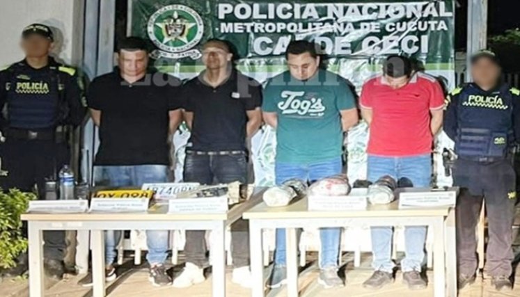 Los policías y los dos civiles fueron capturados en Los Olivos