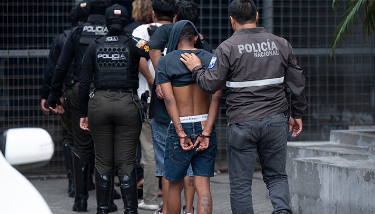 Militares toman control de varias cárceles de Ecuador tras liberación de rehenes