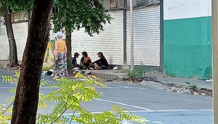 El consumo de drogas a los alrededores del colegio Sagrado corazón de Jesús cada vez es más evidente.