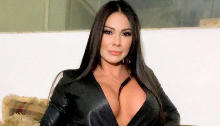 Según contó, le ofrecieron 10.000 millones de pesos por irse “a la cama con el personaje”.