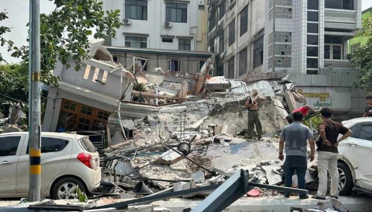 MEZQUITAS TERREMOTO BIRMANIA
