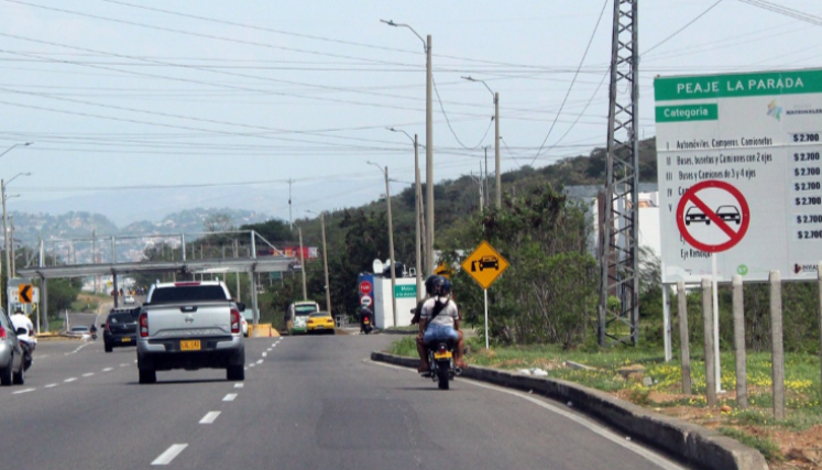 Vía hacia el peaje La Parada en Lomitas, Villa del Rosario.