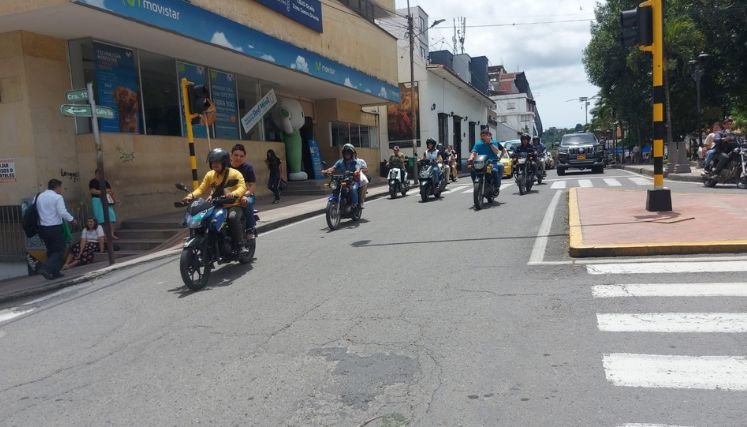 El dolor de cabeza para las autoridades es el control de los motociclistas.