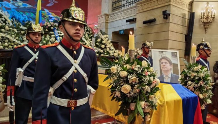 FUNERAL DE MIGUEL URIBE 