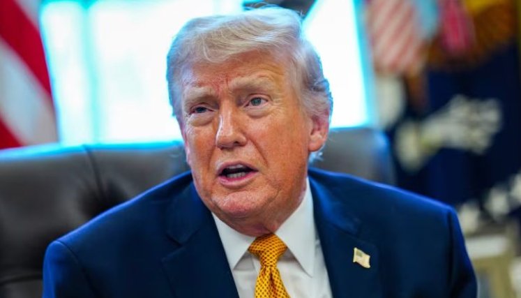 DONALD TRUMP 