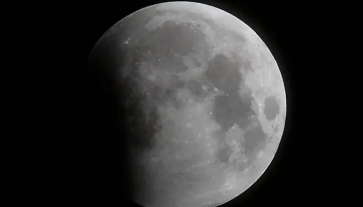 Artemis II sobrevuela la Luna este lunes